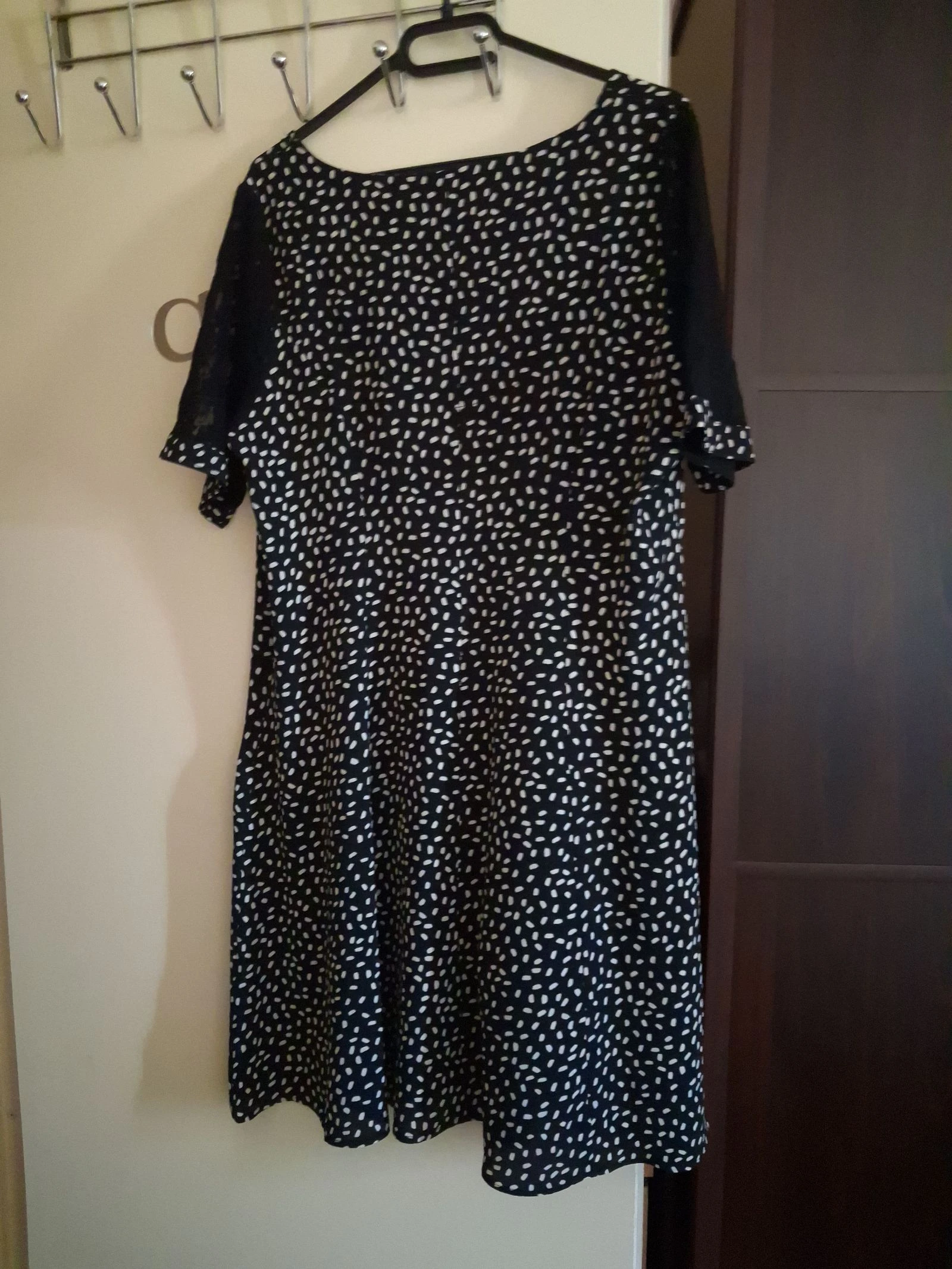 Beautiful fluid and lightweight dress C&A size 44 – photo 2